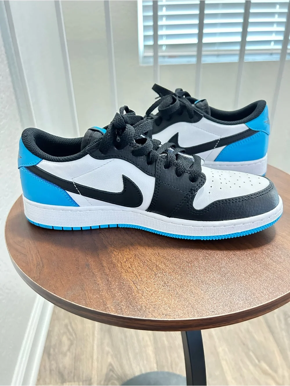 Jordan Low Top Sneakers White Black Blue